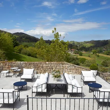 Helguera Palacio Boutique & Antique Vargas